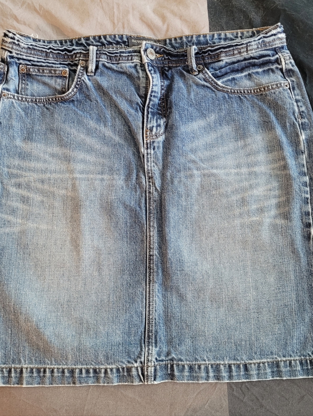 Banana Republic Light Wash Denim Skirt (US 14)